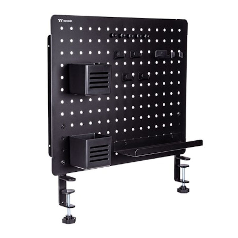 Thermaltake provides gamers and office workers with a highly compatible and easy-to-install desktop storage solution.